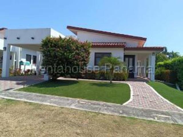 Se vende casa en las tablas NMR