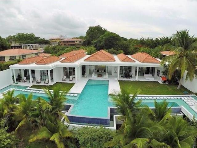 Se vende casa en ph el cortijo, costa esmeralda