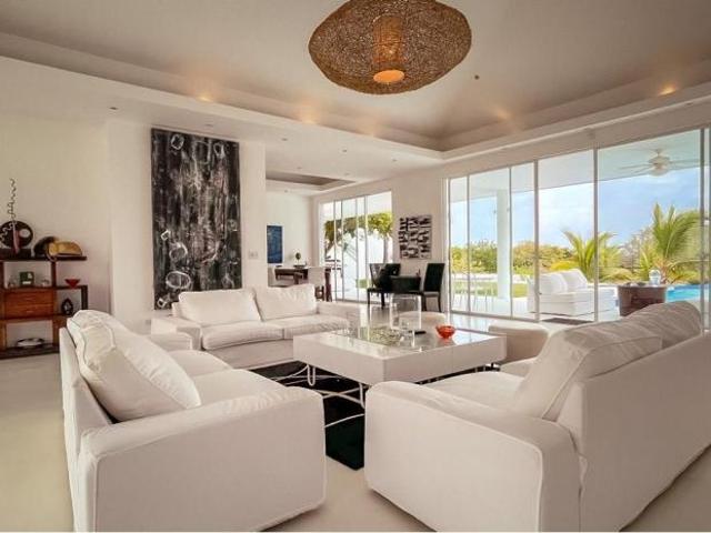 Se vende casa en ph el cortijo, costa esmeralda