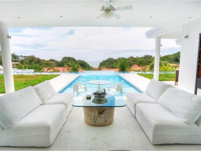 Se vende casa en ph el cortijo, costa esmeralda