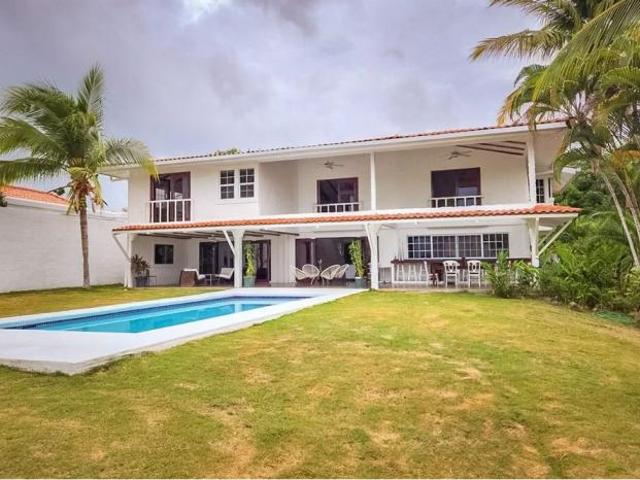 Se vende casa en ph el cortijo, costa esmeralda, san carlos