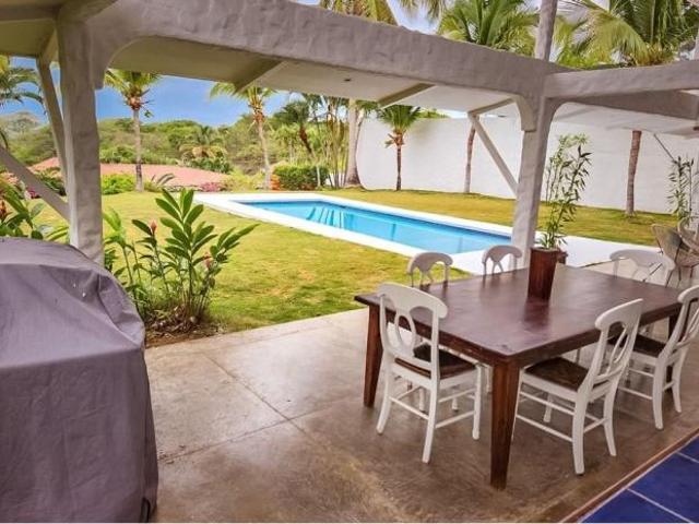 Se vende casa en ph el cortijo, costa esmeralda, san carlos