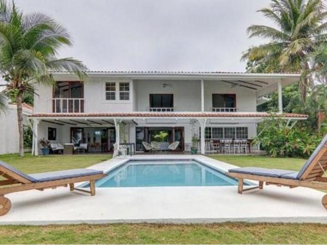 Se vende casa en ph el cortijo, costa esmeralda, san carlos