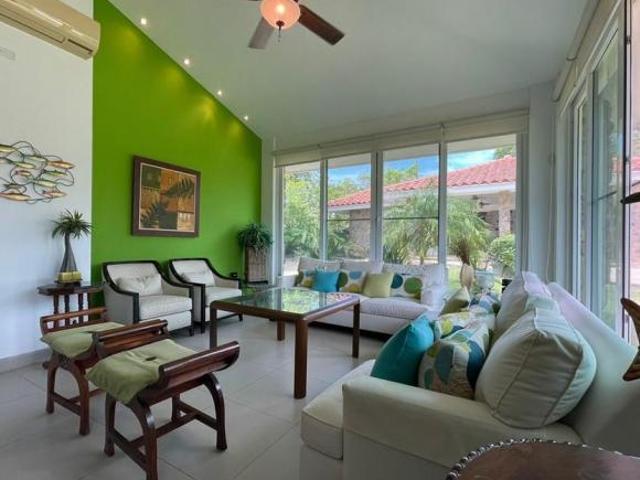 Se vende casa en Punta Barco Village, San Carlos