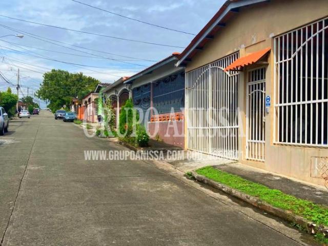 Se vende casa en san antonio camino real