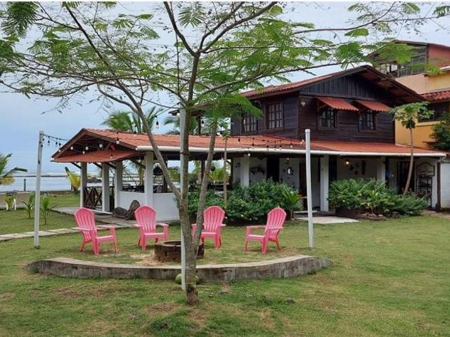 Se vende casa frente al mar en viento frío, colón