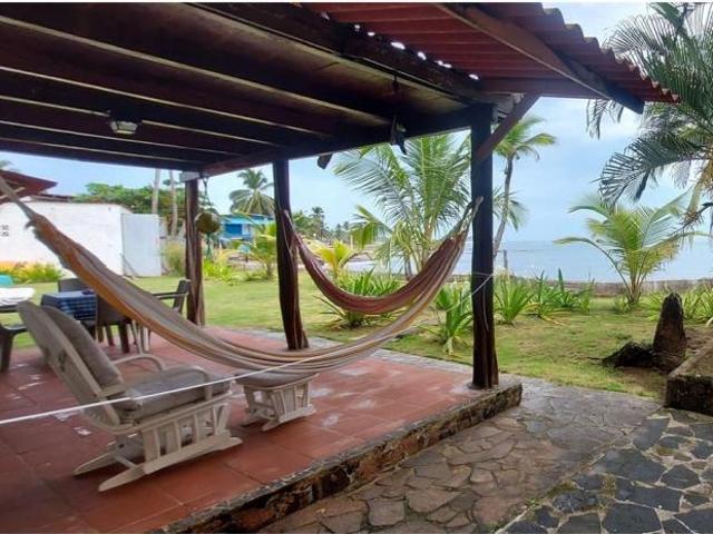 Se vende casa frente al mar en viento frío, colón