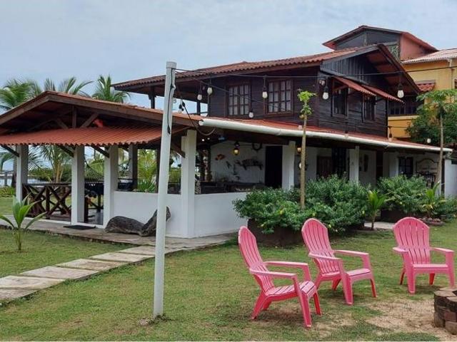 Se vende casa frente al mar en viento frío, colón