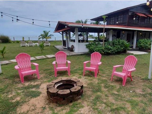 Se vende casa frente al mar en viento frío, colón