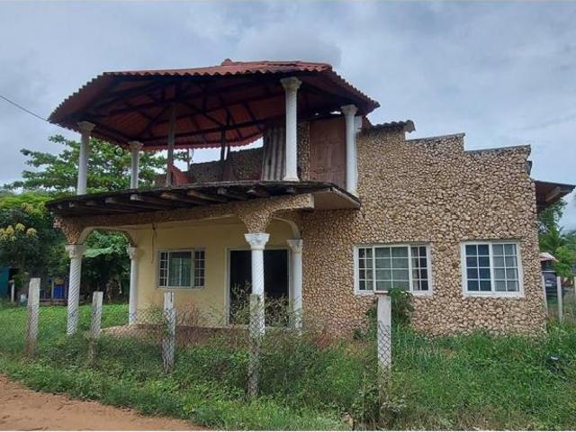 Se vende casa frente al mar en viento frío, colón
