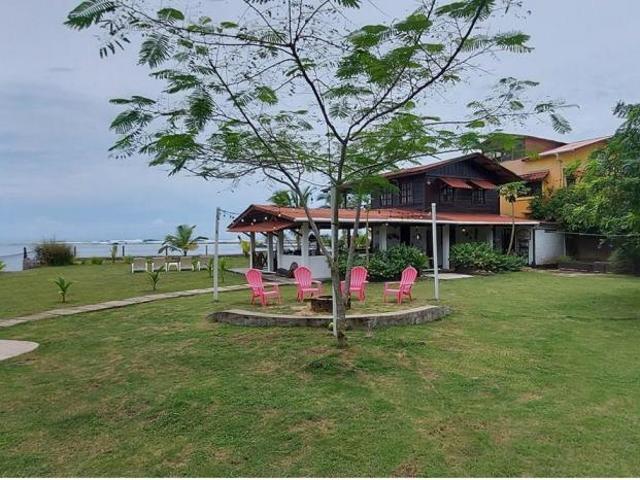 Se vende casa frente al mar en viento frío, colón