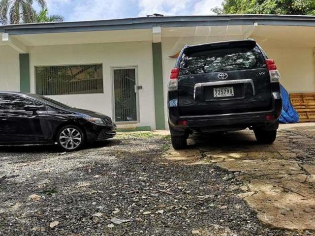 Se vende casa para uso comercial bethania camino real