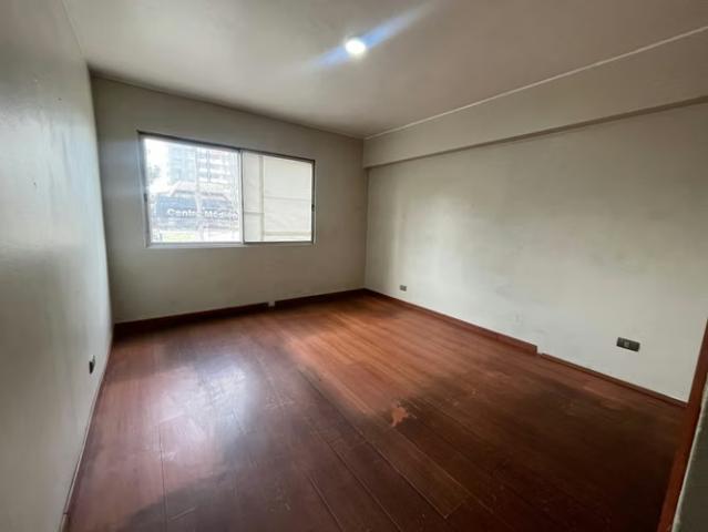 Oficina en venta en La Cisterna, Metropolitana