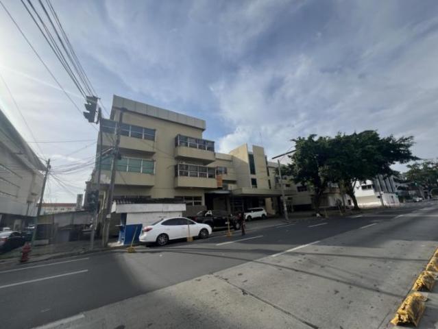 Se vende edificio de oficinas en avenida perú