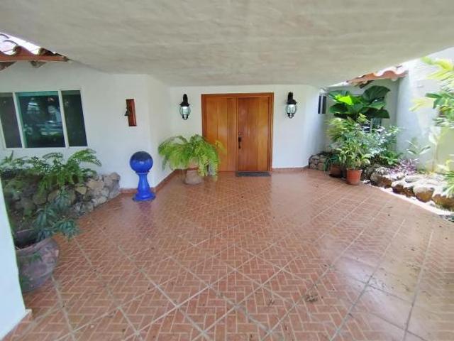 SE VENDE ENCANTADORA CASA EN PUNTA BARCO RESORT