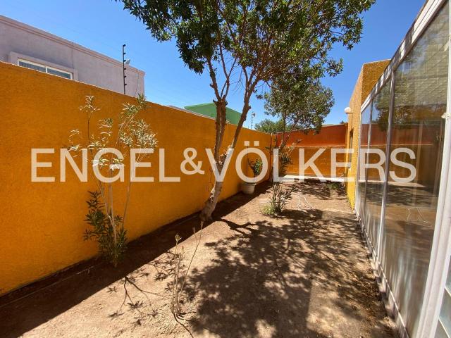 Se vende fabulosa casa en seguro condominio