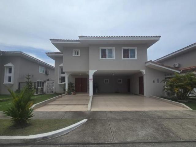 Se vende hermosa casa en albader iii