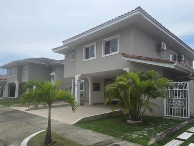 Se vende hermosa casa en albader iii