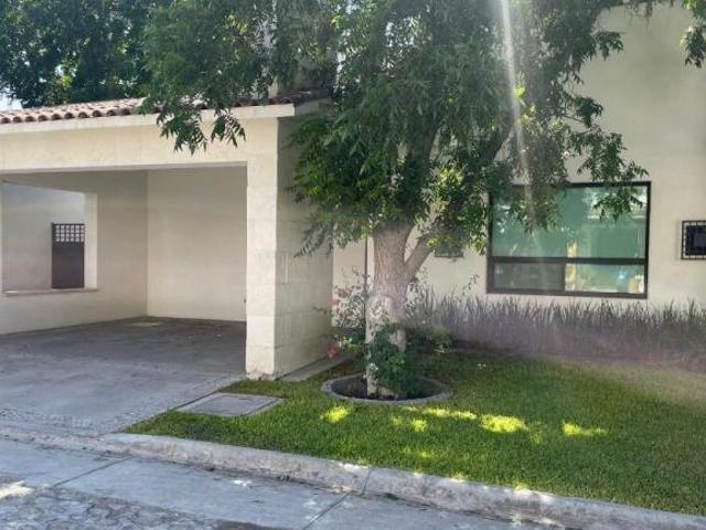 Se Vende Hermosa Residencia en Fracc. Privado San Alberto Saltillo, Coah