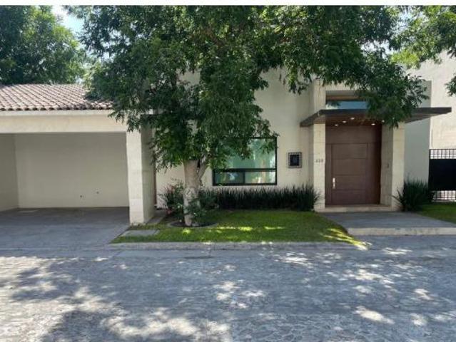 Se Vende Hermosa Residencia en Fracc. Privado San Alberto Saltillo, Coah
