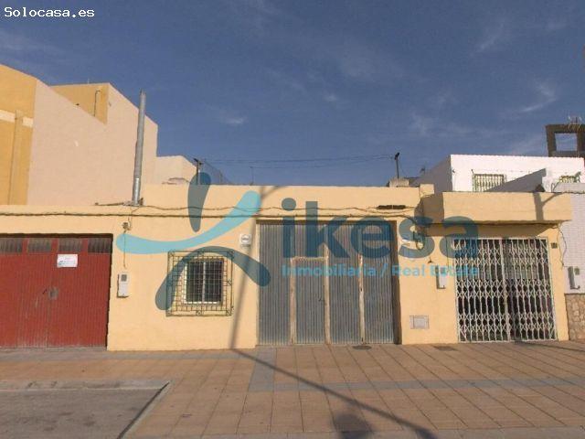 Local Comercial en venta en Retamar, Almería