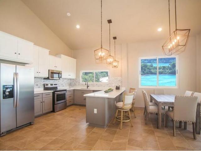 Se vende lujoso apartamento con vista al mar en bocas del toro