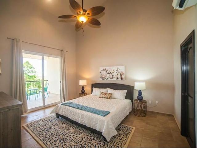 Se vende lujoso apartamento con vista al mar en bocas del toro