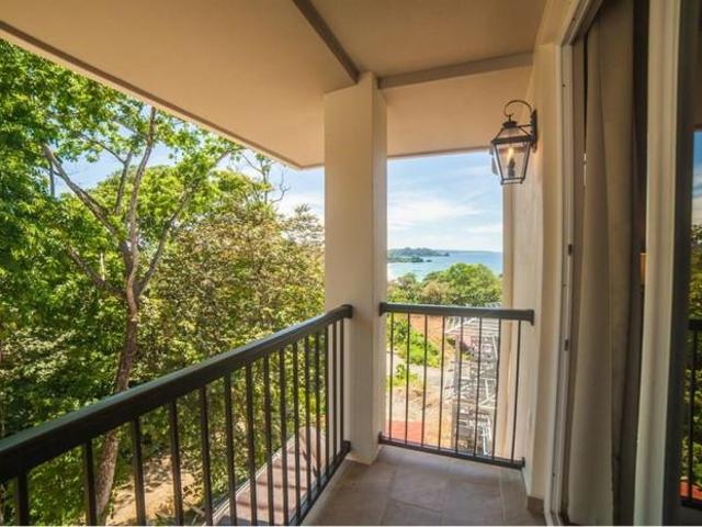 Se vende lujoso apartamento con vista al mar en bocas del toro