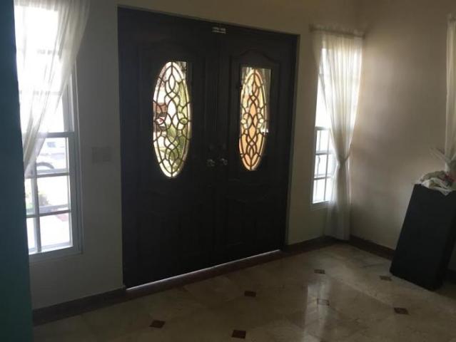 Se vende o se alquila duplex remodelada