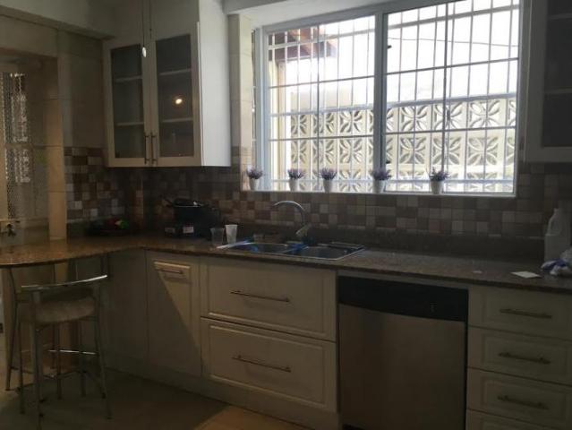 Se vende o se alquila duplex remodelada