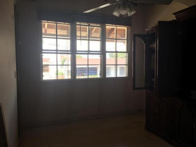 Se vende o se alquila duplex remodelada