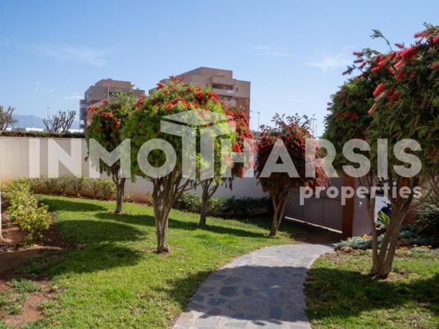 Piso en venta en San Luis, Almería