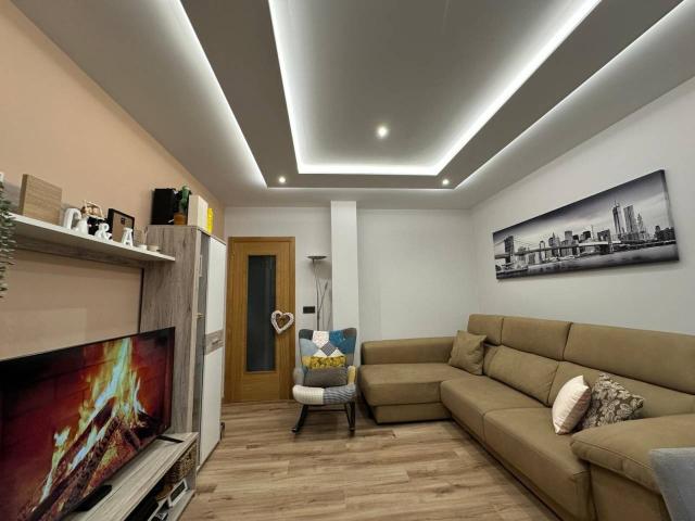 Piso en venta en As Lagoas, Ourense