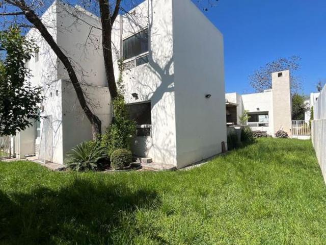 SE VENDE RESIDENCIA, AL NTE, FRACC. SAN ALBERTO, SALTILLO