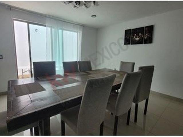 SE VENDE RESIDENCIA EN LA COLONIA EL DIAMANTE Fraccionamiento privado con excelente ubicación