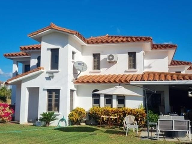 Se vende town house en vista mar