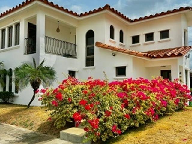 Se vende town house en vista mar