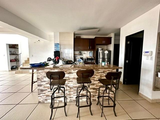 Se vende town house en vista mar