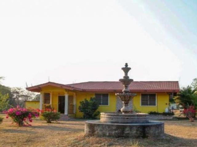 Se vende Villa Campestre con Piscina en Rio Grande