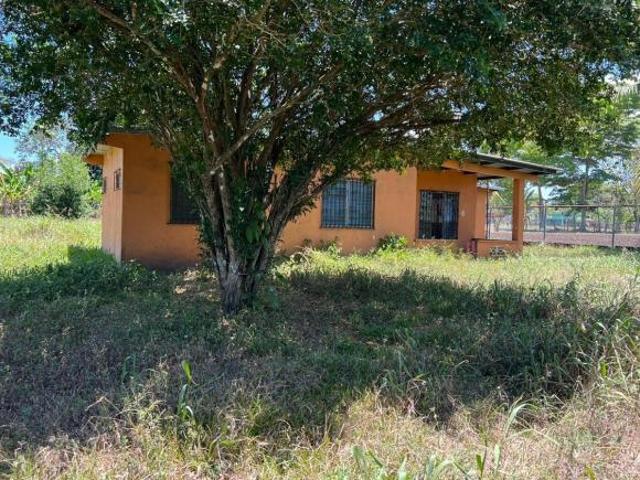 Se vende vivienda ubicada en Divalá en un amplio lote