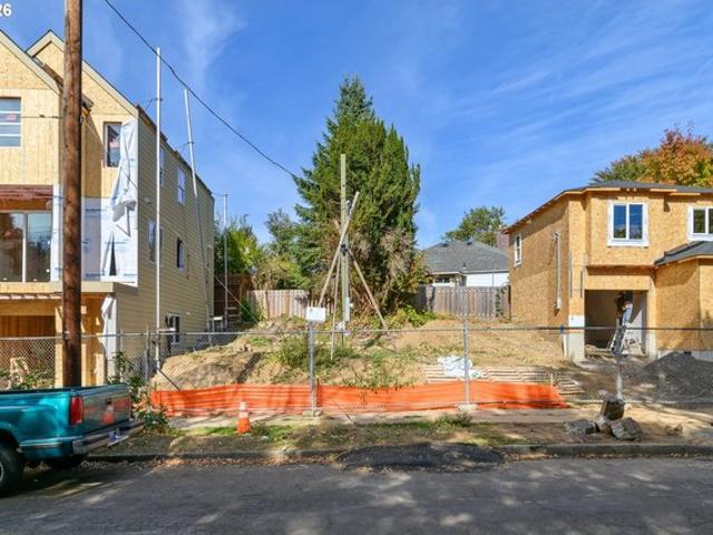 Land for sale in Hosford-Abernethy, Portland