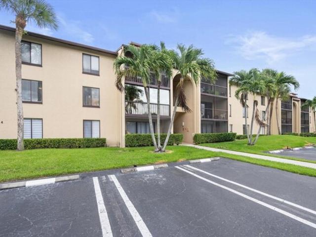 Condo for sale in Greenacres
