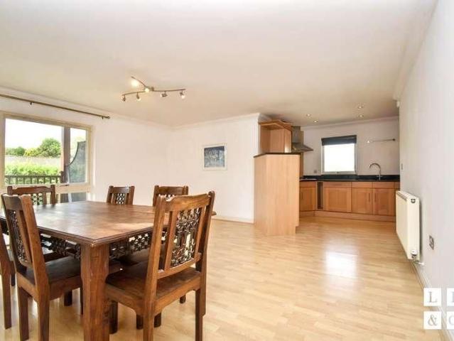 Apartment for rent in Carlyon Bay, Charlestown