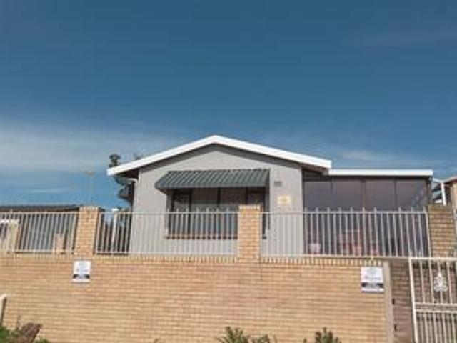 House for sale in Chatsworth, Kwazulu-natal
