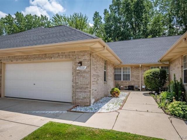 Condo for sale in Sterling Heights