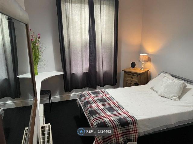 Room for rent in Poolfields, Butterton