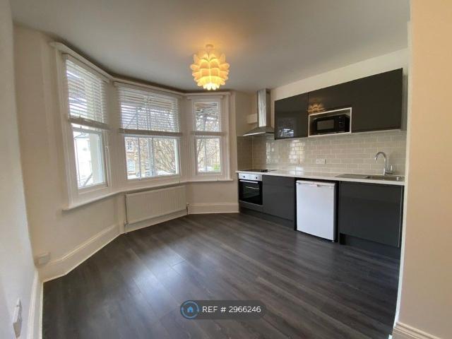 Studio for rent in Aldrington