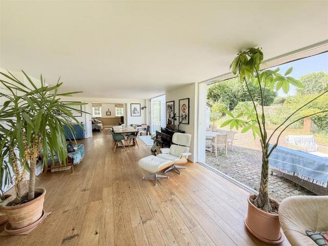 House for rent in Mount Pleasant, Iford