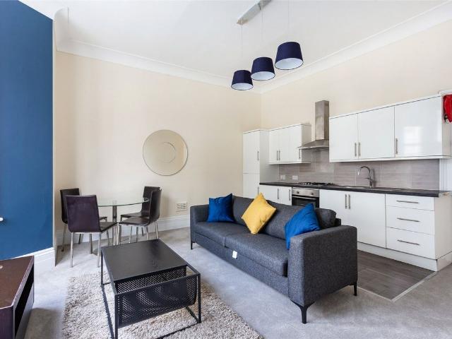 Apartment for rent in West Kensington, Greater London