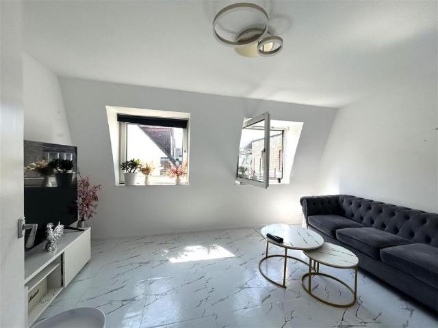 Townhouse for rent in Priddy's Hard, Middlecroft